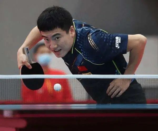 持球牵制 持球牵制